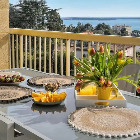 Serenity By The Sea 180 Degrees Sea View And Pool Apartmán *